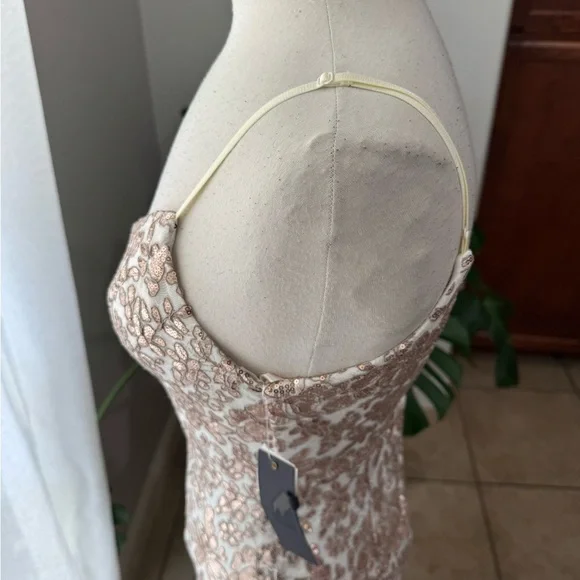 NWT City Studio Gold Sequin Embellished mermaid prom event Gown‎ - Picture 5 of 7